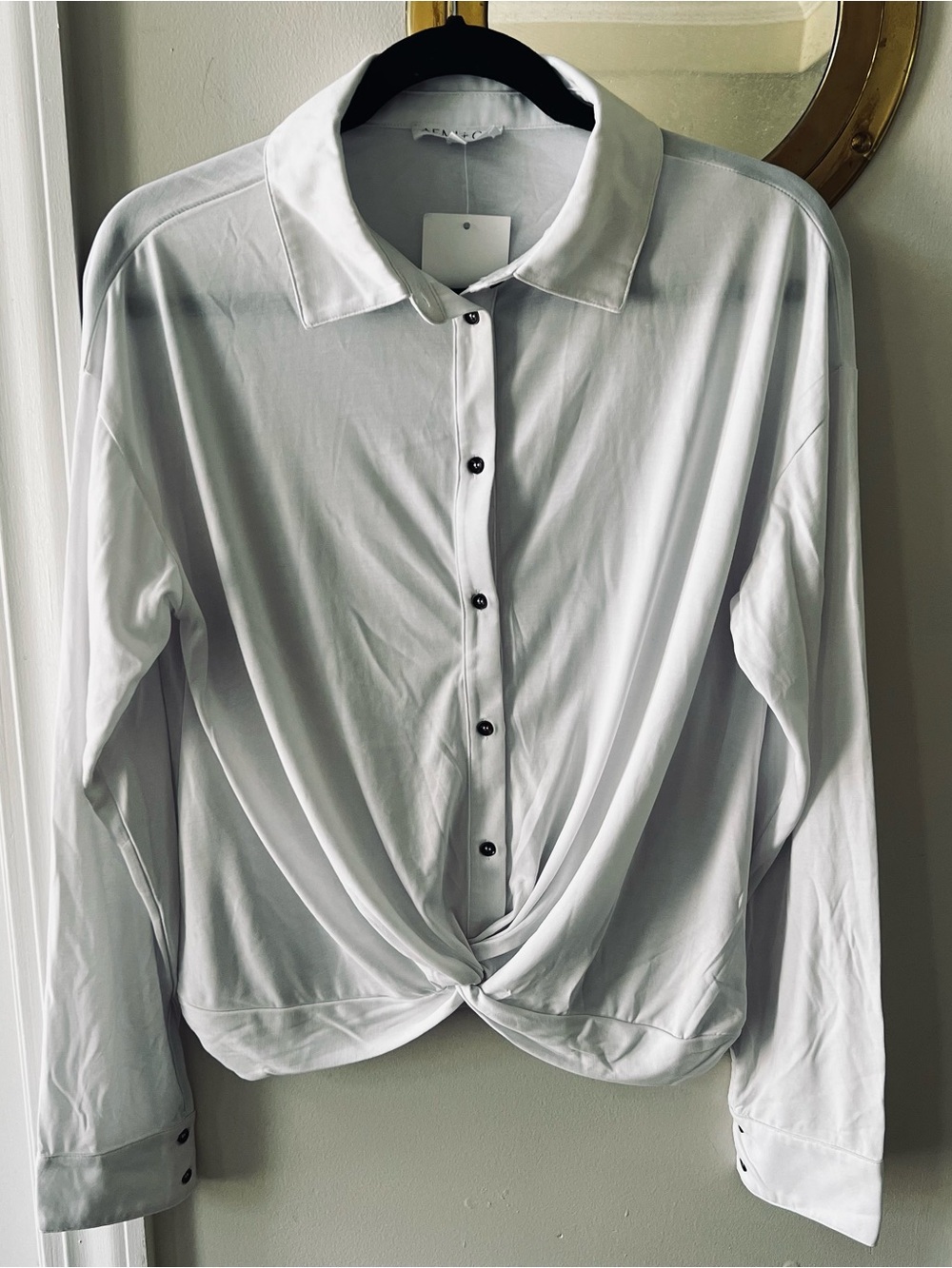 AEMI &Co Nola Women's White Button-Front Twist Hem Shirt